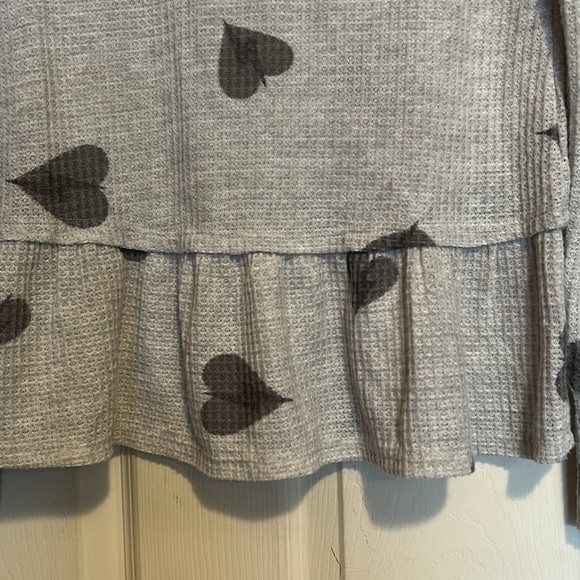 Cozie by Pink Rose Gray Top with Hearts Size Medium - Picture 3 of 6